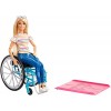 Barbie Fashionistas poupée mannequin 132 blonde en fauteuil roulant, avec haut rayé, jeans et baskets blanches, jouet pour e