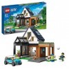 LEGO 60398 City La Maison Familiale et la Voiture Électrique, Maquette de Poupée Modulaire avec Jouet de Voiture et Minifigur