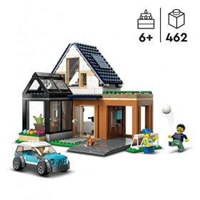 LEGO 60398 City La Maison Familiale et la Voiture Électrique, Maquette de Poupée Modulaire avec Jouet de Voiture et Minifigur