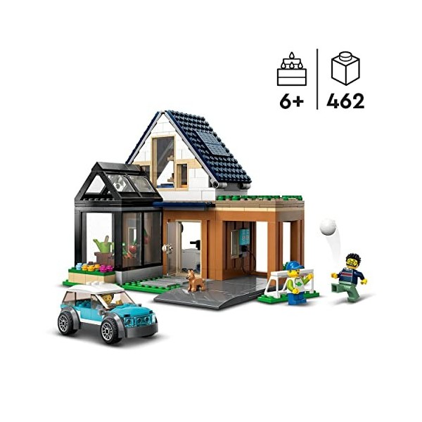 LEGO 60398 City La Maison Familiale et la Voiture Électrique, Maquette de Poupée Modulaire avec Jouet de Voiture et Minifigur