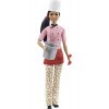 Barbie Métiers poupée Cheffe Brune avec Veste Rose, Pantalon à imprimé pâtes, Toque et 2 Accessoires, Jouet pour Enfant, GTW3