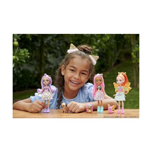 ENCHANTIMALS Bêtes Citadines Poupée Penna Carlin et Figurine Animal Trusty, Petite poupée avec Jupe Amovible et Accessoires, 