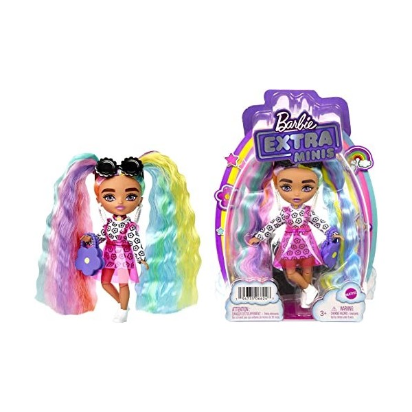 Barbie Extra Mini poupée n°1 14 cm avec robe et manteau, socle et accessoires dont lunettes de soleil et sac banane, Jouet 