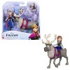 Disney La Reine des Neiges Mini-poupée articulée Anna avec tenue emblématique jupe et cape amovibles et figurine du renne Sve