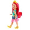 Barbie – Dreamtopia – Club Chelsea – Fille avec Cheveux Rouge/Rose