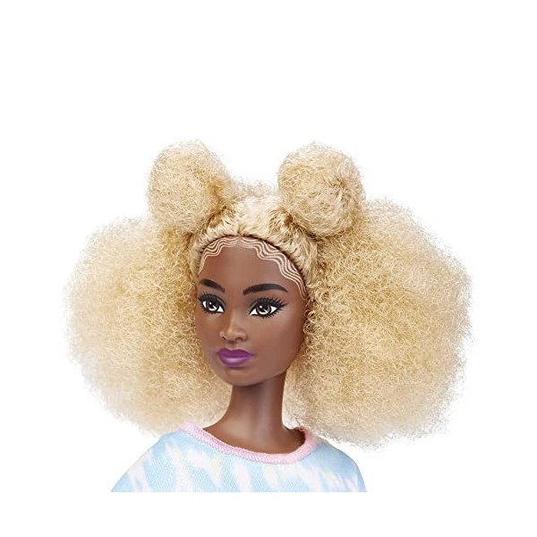 Barbie Fashionistas poupée mannequin 180 aux cheveux blonds avec une combishort tie and dye et baskets, jouet pour enfant, H