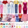 Lot de 28 vêtements et Accessoires Compatible avec Barbie poupée Main y Compris 3 Robes de Mode 3 Hauts 3 Pantalons 10 Paires