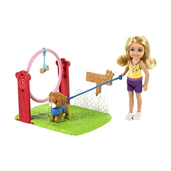 Barbie Famille Chelsea Métiers coffret pizzeria, mini-poupée brune et accessoires, jouet pour enfant, GTN63