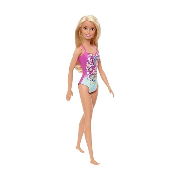 Barbie Plage poupée aux cheveux châtains en maillot de bain une pièce rose et jaune à motifs, jouet pour enfant, GHW39