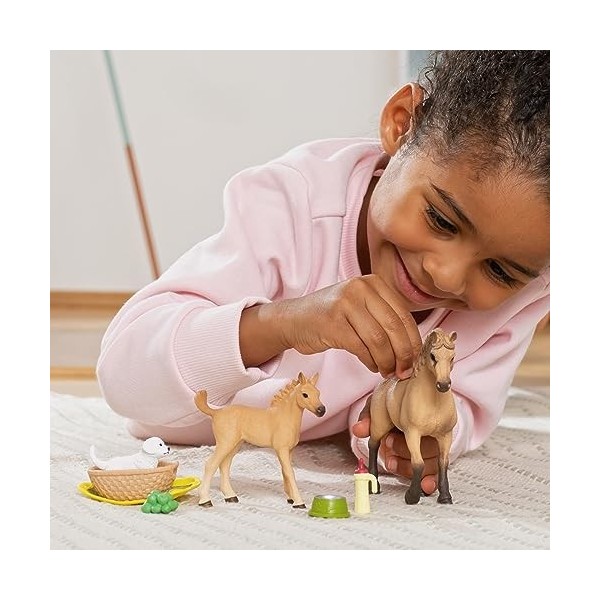 Schleich 42432 Les soins pour bébé animaux dHorse Club Sarah, dès 5 ans, Horse Club - coffret, 18,9 x 6 x 14,5 cm