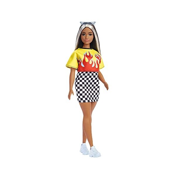 Barbie Fashionistas poupée mannequin 179 aux longs cheveux méchés, jupe à carreaux, crop top motif flammes, lunettes et bask