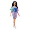 Barbie Fashionistas poupée mannequin 127 brune avec robe sweat mauve et bottines blanches, jouet pour enfant, FXL60