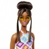 Barbie Fashionistas N°210, Poupée Mannequin Brune Avec Bun, Robe Crochet Dos Nu Colorée, Lunettes De Soleil Et Sandales, Joue