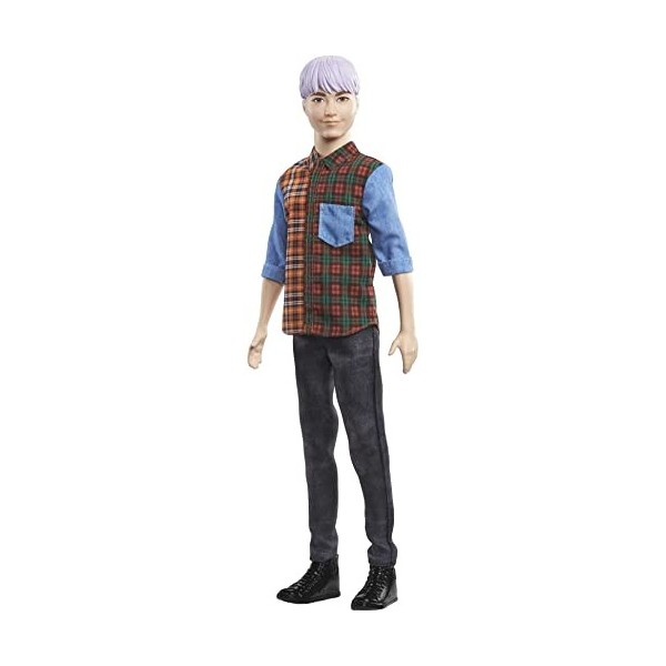 Barbie Fashionistas poupée mannequin Ken 154 aux cheveux violets moulés avec chemise écossaise patchwork et pantalon en jean