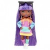 Barbie Poupée Extra Mini n° 7 14 cm avec Robe Colorée à capuche et Bottes, avec socle et accessoires, Jouet Enfant, Dès 3 a