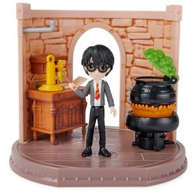 HARRY POTTER - PLAYSET COURS DE SOINS AUX CRÉATURES MAGIQUES WIZARDING WORLD - Coffret Magique Avec 1 Figurine Articulée Luna
