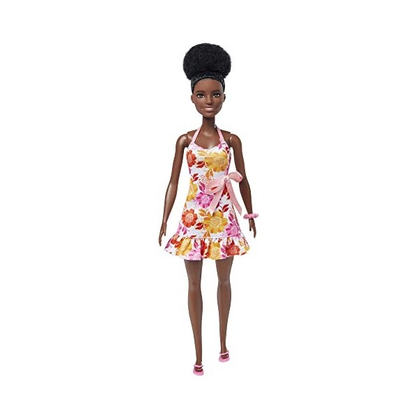 Barbie Série Aime l’Océan avec Cheveux Bruns naturels, poupée en Plastique recyclé, vêtements d’été et Accessoires, Jouet Enf