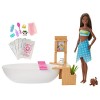 Barbie Bien-être coffret Bain Coloré avec poupée blonde, baignoire, figurine chiot et accessoires, jouet pour enfant, GJN32