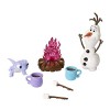 Disney La Reine des Neiges 2 Coffret Amis et Chamallow avec figurines Olaf et Bruni et 5 accessoires de feu de camp, Jouet En