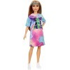 Barbie Fashionistas poupée mannequin 159 aux cheveux châtain clair avec robe tie & dye, jouet pour enfant, GRB51