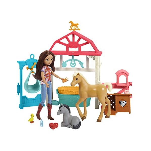 Spirit lindomptable Coffret Nurserie avec poupée Lucky 18 cm, 4 figurines d’animaux, et accessoires, jouet pour enfant, HCH3