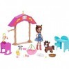 Enchantimals Coffret La Nurserie de la Ferme, Mini-poupée Haydie Jument, Figurine Animale Trotteur et + de 10 accessoires, jo