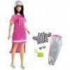 Barbie Fashionistas poupée mannequin 101 brune avec casquette grise et robe rose, fournie avec deuxième tenue, jouet pour en