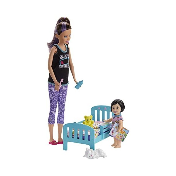 Barbie Famille Coffret ​Heure du Coucher avec poupée Skipper baby-sitter, figurine petite fille brune, un lit et accessoires,