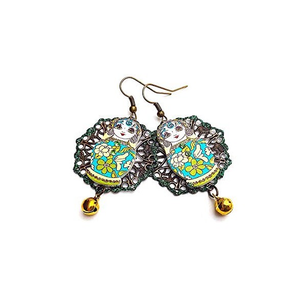 Boucles doreilles style traditionnelle Russian Slave Matriochka Poupée russe en bois Russia Moscou filigrane . strass vert