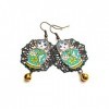 Boucles doreilles style traditionnelle Russian Slave Matriochka Poupée russe en bois Russia Moscou filigrane . strass vert