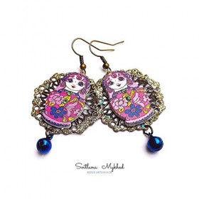 Boucles doreilles style traditionnelle Russian Slave Matriochka Poupée russe en bois Russia Moscou filigrane . strass vert