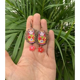 Boucles doreilles traditionnelle Russian Slave Matriochka Poupée russe en bois Russia Moscou support filigrane . strass. f