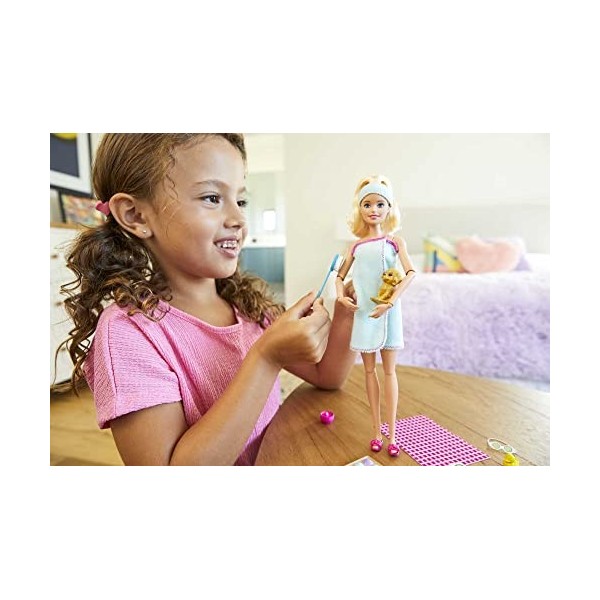 Barbie Bien-être coffret Spécial Spa avec poupée blonde, figurine chiot et 9 accessoires, jouet pour enfant, GJG55