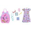 Barbie Sac à linge Deluxe à clipser avec tenue scolaire et cinq accessoires thématiques pour poupées Barbie, Multicolore, Mod