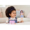 Barbie Coffret Skipper Baby-Sitter berceau avec poupée mannequin, bébé aux yeux endormis, mobilier et accessoires dans le thè