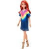 Barbie Fashionistas poupée mannequin 141 aux longs cheveux roux et avec une robe Tie-Dye à franges, jouet pour enfant, GHW55