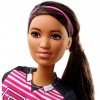 Barbie poupée joueuse de foot brune en maillot, chaussures à crampons, chaussettes de foot et avec ballon de football, jouet 