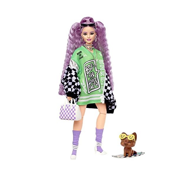 Barbie Poupée Mannequin Extra n° 18 avec Robe en Jersey et Veste Oversize à Carreaux, Très Longs Cheveux, Figurine Chiot et A