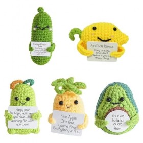 MINZA Concombre Positif, 10.5cm Jolie Poupée au Crochet Poupée en Laine Tricotée avec Cartes Positives Poupée Positive Drôle 