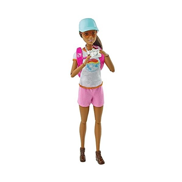 Barbie Coffret Bien-Être Part en Randonnée, poupée Brune avec Chiot, Sac à Dos pour Porter Le Chien, Appareil Photo et Plus, 