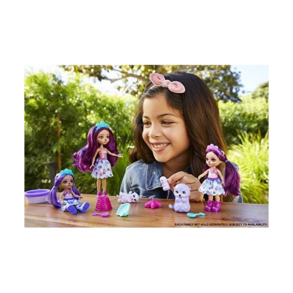 Enchantimals Royaume de l’océan Coffret Famille d’Ottavia Loutre, avec 3 mini-poupées, 3 mini-figurines et accessoires, jouet
