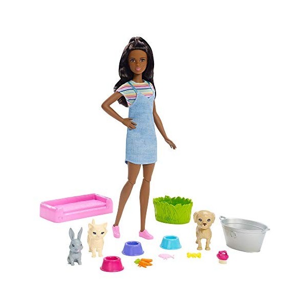 Barbie Famille Coffret le Bain des Animaux, poupée Brune avec Figurines Chiot, Chaton et lapin, Accessoires, Jouet pour Enfan