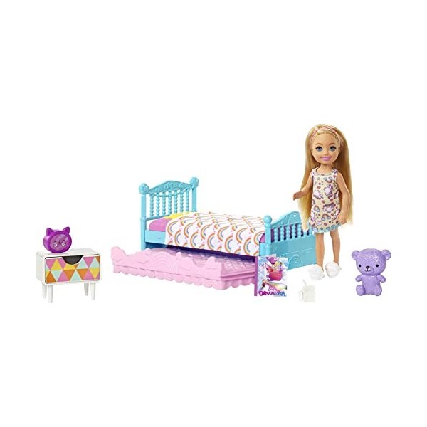 Barbie Famille Coffret ​Heure du Coucher avec mini-poupée Chelsea blonde et une chambre à coucher composée avec accessoires, 