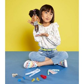 Creatable&nbsp;World Kit Complet, poupée personnalisable aux cheveux bruns avec vêtements et accessoires, jouet pour enfant à part