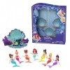 Princesses Disney Coffret Livre d’Histoires Ariel et Ses sœurs, avec 7 Mini-poupées sirènes, Figurines et Accessoires, Jouet 