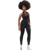 Barbie Signature poupée de collection articulée Looks, avec coupe Pixie, haut asymétrique et jupe mi-longue noire, jouet coll