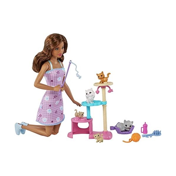 Barbie Coffret Poupée Mannequin L’Arbre À Chat Avec Poupée Brune, 1 Chat, 4 Chatons, Arbre À Chat À 4 Niveaux Et Cachette, Av