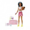 Barbie Coffret Skipper Baby-Sitter, Berceau avec poupée Amie de Skipper, bébé aux Yeux endormis, mobilier et Accessoires, Jou