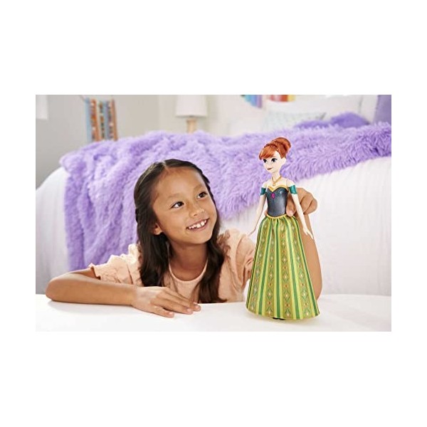 Disney Frozen Toys HMG43 Poupée chantante Anna dans des vêtements signatures, Chante « for The First Time in Forever » du Fil