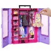 Barbie Le Dressing de Rêve de Fashionistas avec Portes Transparentes, Espaces de Rangement, Penderie Escamotable et 6 Cintres